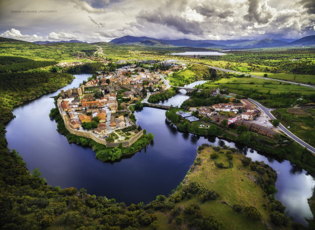 Обои картинки фото buitrago de lozoya, города, - панорамы, простор