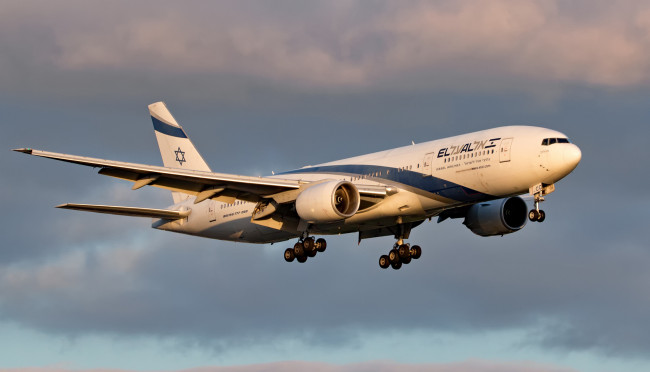 Обои картинки фото boeing 777-258, авиация, пассажирские самолёты, авиалайнер