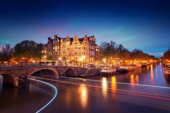 Картинка города амстердам нидерланды вечер лодки мост