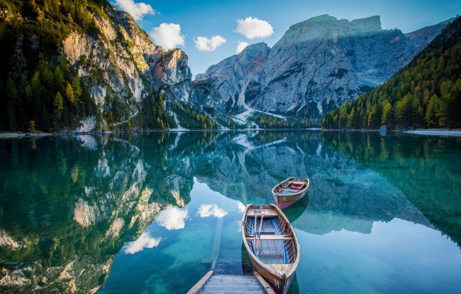 Обои картинки фото корабли, лодки,  шлюпки, озеро, горы, отражение, вода