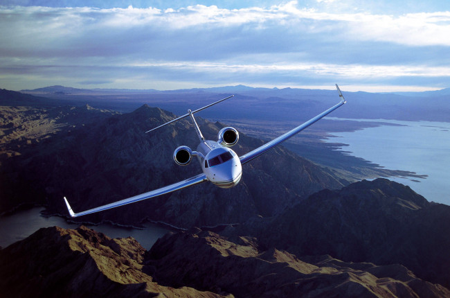 Обои картинки фото авиация, пассажирские самолёты, gulfstream, река, полет, крылья, g500, самолет, горы