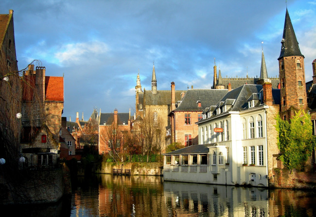 Обои картинки фото брюгге, бельгия, города, вода, дома, крыши