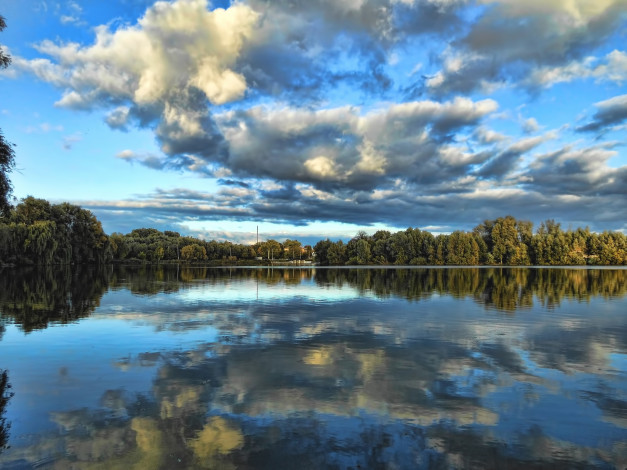 Обои картинки фото природа, реки, озера, река, осень, пейзаж, отражение, облака, небо, деревья