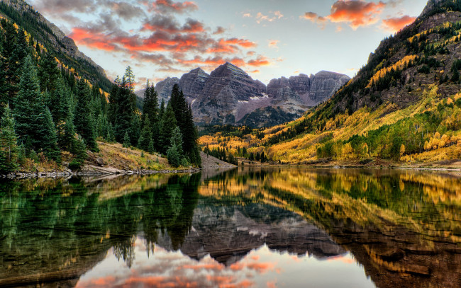 Обои картинки фото природа, реки, озера, отражение, вода, деревья, озеро, скалы, горы, осень, лес, colorado, maroon, bells, сша