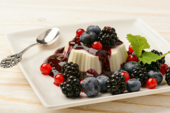 Картинка еда мороженое +десерты черника ежевика смородина желе