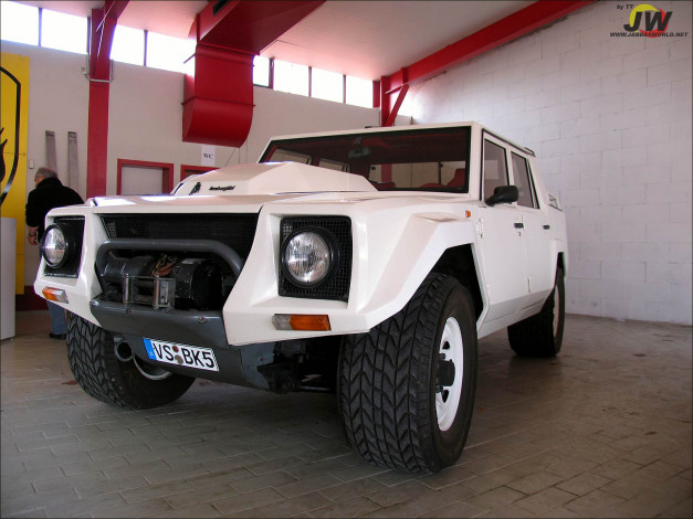 Обои картинки фото lamborghini, lm, автомобили, выставки, уличные, фото