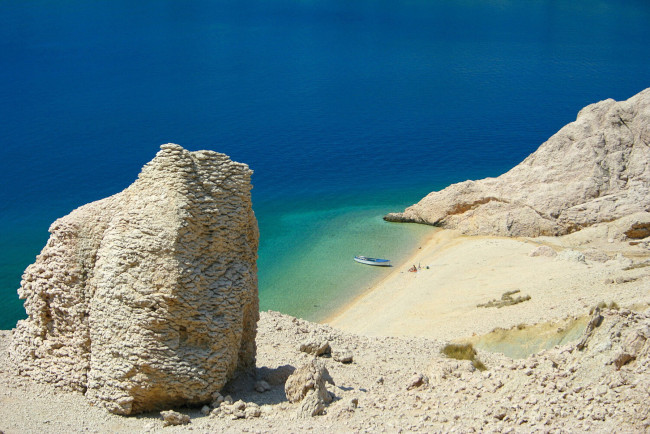 Обои картинки фото хорватия, природа, побережье, скалы, лодка, берег, море