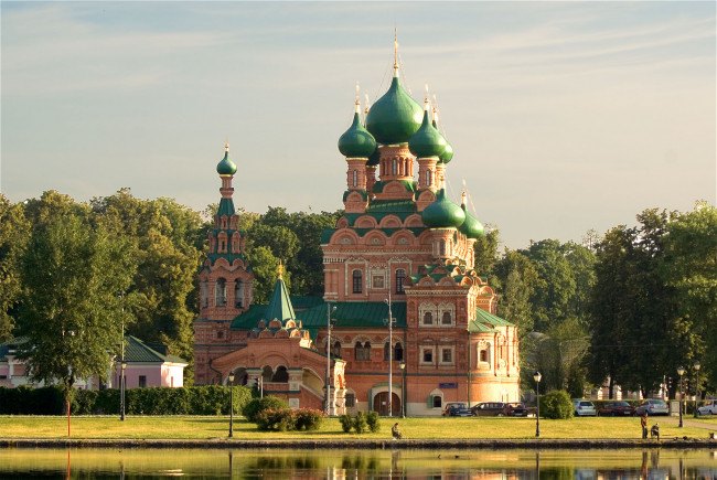 Обои картинки фото города, православные, церкви, монастыри, небо, храм, пруд, деревья