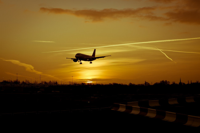Обои картинки фото авиация, авиационный пейзаж, креатив, закат