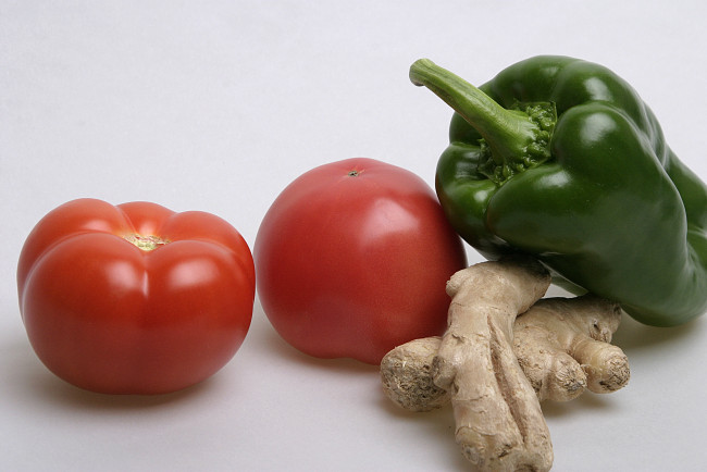 Обои картинки фото еда, овощи, корень, помидоры, перец