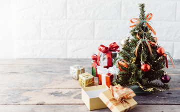 Картинка праздничные ёлки елка банты подарки