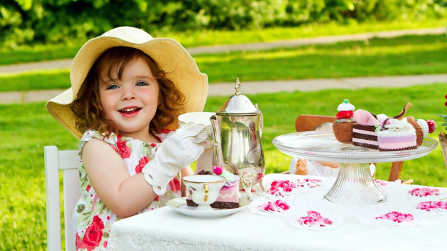 Обои картинки фото разное, настроения, пирожные, чай, чаепитие, девочка