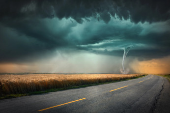 обоя природа, стихия, торнадо, смерч, буря, небо, горизонт, ветер, ураган, бедствие, облака, непогода, дождь, ливень, чёрные