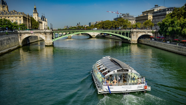 Обои картинки фото города, париж , франция, река, сена, мост, прогулочное, судно