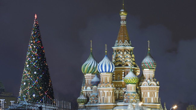 Обои картинки фото города, москва, россия, храм, ёлка