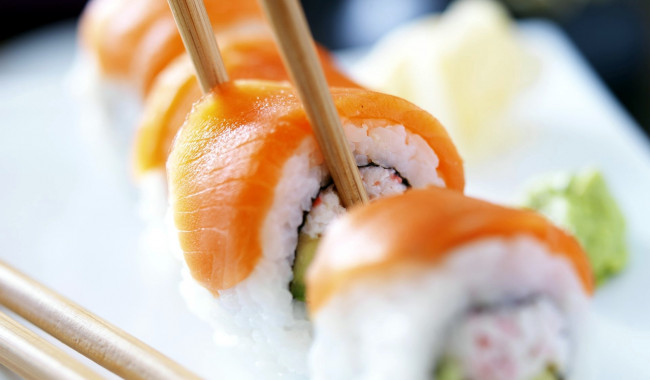 Обои картинки фото еда, рыба,  морепродукты,  суши,  роллы, роллы, кухня, японская