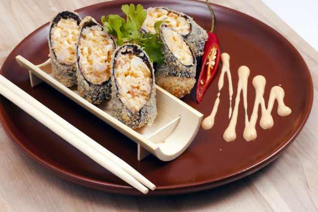 Обои картинки фото еда, рыба,  морепродукты,  суши,  роллы, палочки, кухня, японская, суши