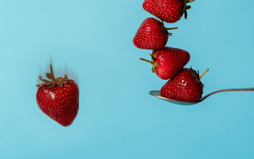 Картинка еда клубника +земляника ягоды ложка
