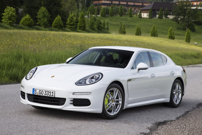 Обои картинки фото 2014 porsche panamera s e- hybrid, автомобили, porsche, белый, panamera, дорога