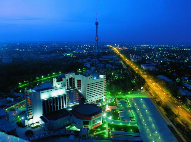Обои картинки фото города, ташкент , узбекистан, вид, на, ташкент, и, ташкентскую, телебашню, в, сумерках