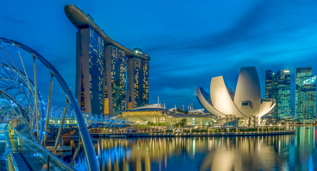 Обои картинки фото города, сингапур , сингапур, отель, дома, ночь, мост, огни