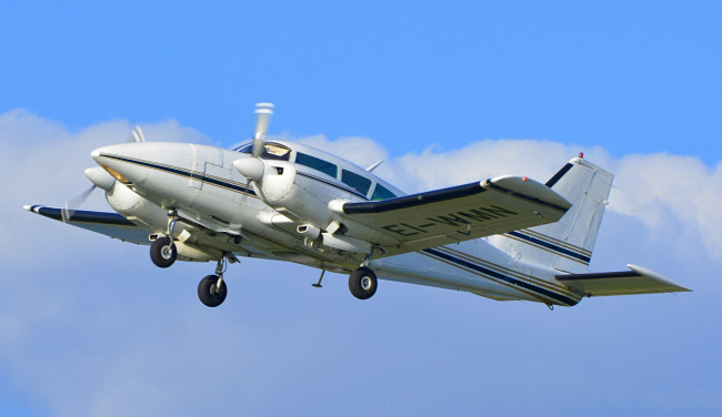 Обои картинки фото westair piper pa-23 aztec, авиация, пассажирские самолёты, аэроплан