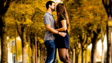 Картинка разное мужчина+женщина влюбленные поцелуй