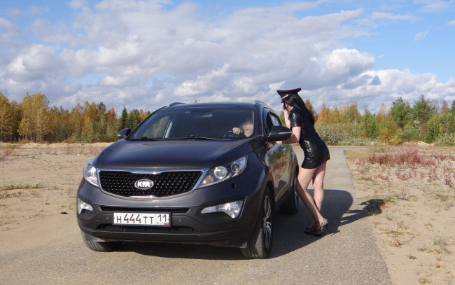 Обои картинки фото автомобили, -авто с девушками, kia, sportage