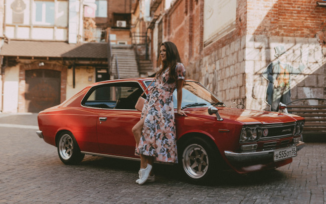 Обои картинки фото автомобили, -авто с девушками, nissan, laurel, hakoloreru, 1972, год