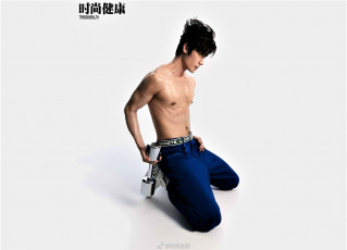 Картинка мужчины liu+haikuan актер торс брюки гантели