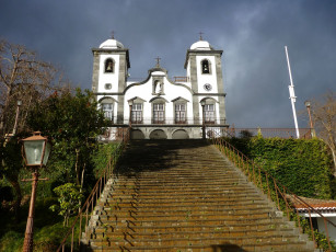 Картинка города католические соборы костелы аббатства funchal