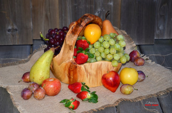 Картинка еда фрукты +ягоды сливы клубника виноград груши яблоки