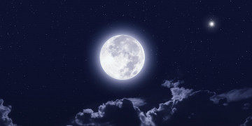 обоя космос, луна, облака, свет, ночь, тучи, полнолуние, пейзаж, звёзды
