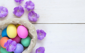 Картинка праздничные пасха decoration весна spring flowers eggs яйца крашеные easter wood цветы happy