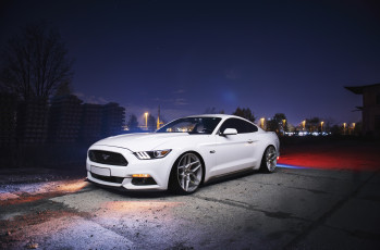 обоя ford mustang, автомобили, ford, mustang, white, stance, muscle, car, city