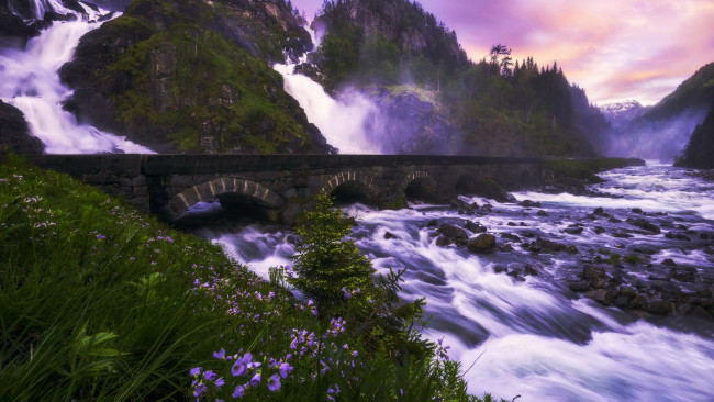 Обои картинки фото latefossen waterfall, odda valley, norway, города, - мосты, latefossen, waterfall, odda, valley