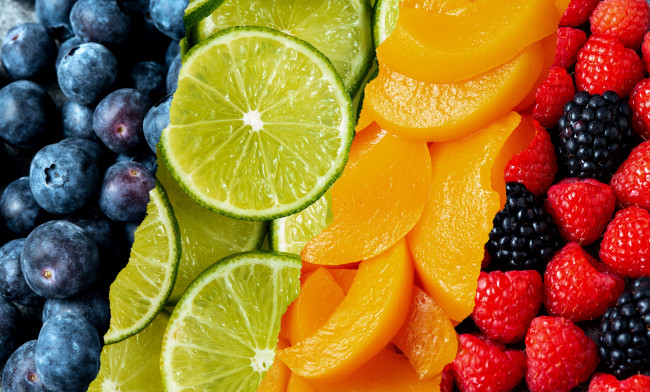 Обои картинки фото еда, фрукты,  ягоды, черника, малина, ежевика, персик, лайм