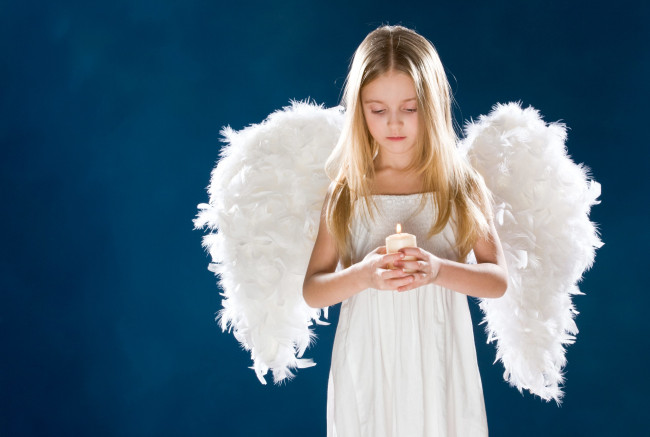 Обои картинки фото разное, дети, девочка, ангел, крылья, свеча