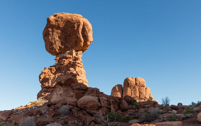 Обои картинки фото balanced rock, arches np, utah, природа, горы, balanced, rock, arches, np