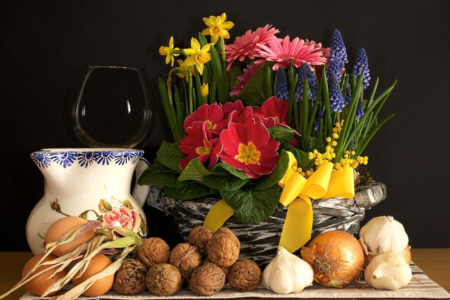 Обои картинки фото еда, натюрморт, цветы, орехи, чеснок, лук, яйца