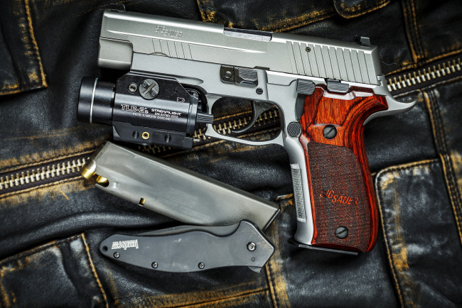 Обои картинки фото оружие, пистолеты, пистолет, sig, p226, нож