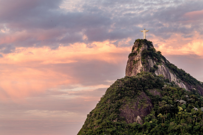 Обои картинки фото cristo redentor, города, - памятники,  скульптуры,  арт-объекты, статуя, скала