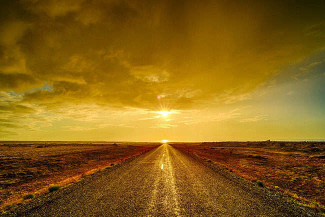Обои картинки фото природа, дороги, горизонт, дорога, пустыня, закат, облака, небо