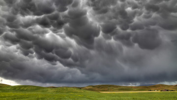 Картинка природа молния +гроза облака трава поле ферма линии электропередачи гроза