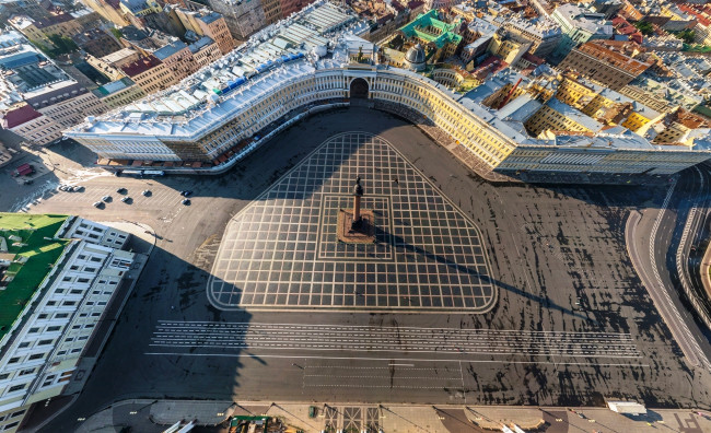 Обои картинки фото города, санкт-петербург,  петергоф , россия, здания, колонна, панорама, разметка, дворцовая, площадь