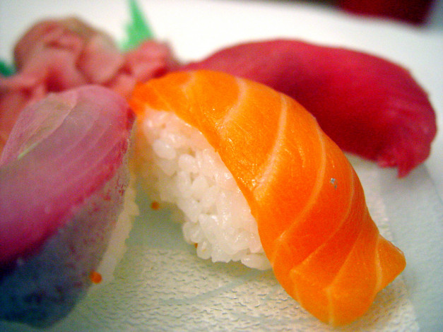 Обои картинки фото еда, рыба,  морепродукты,  суши,  роллы, лосось, рис