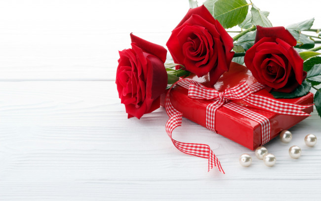 Обои картинки фото праздничные, подарки и коробочки, подарок, розы