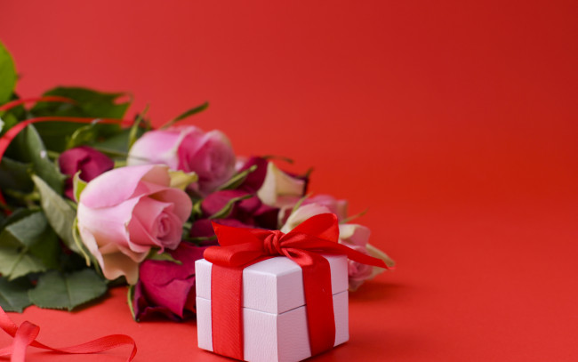 Обои картинки фото праздничные, подарки и коробочки, день, рождения, подарок, розы