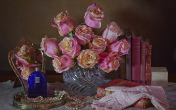 Картинка разное косметические+средства +духи книги духи бусы перчатки розы