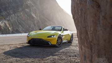 Картинка aston+martin+vantage+roadster автомобили aston+martin желтый кабриолет горы